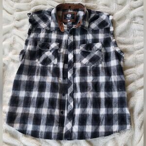 Paul joins 2XL flannel cut off sleeves missing the hood